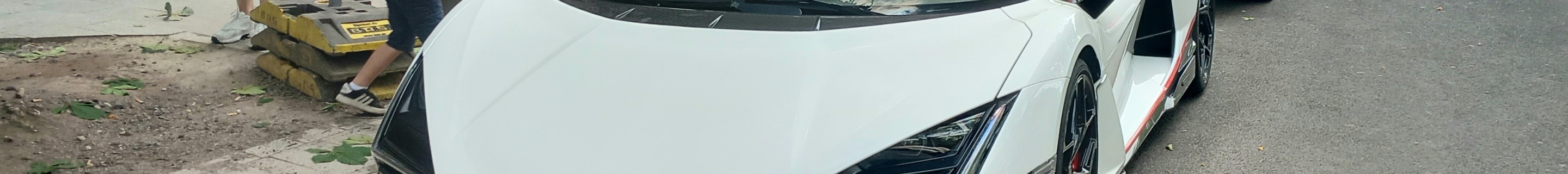 Lamborghini Revuelto
