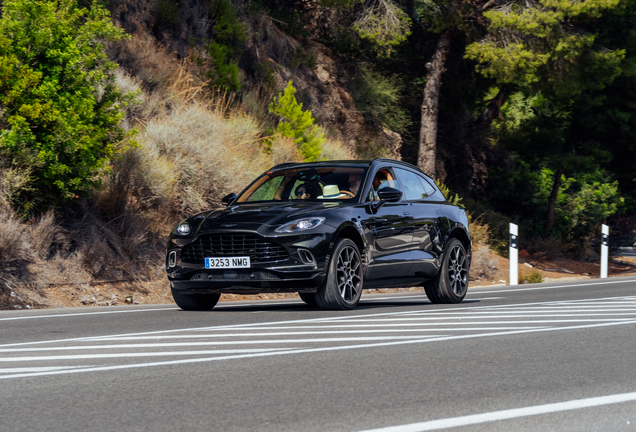 Aston Martin DBX