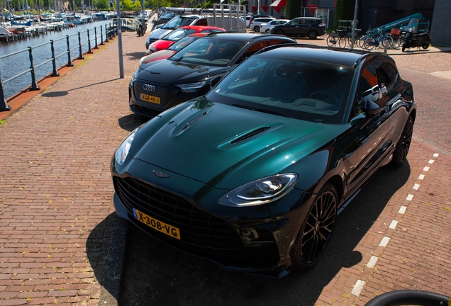 Aston Martin DBX707