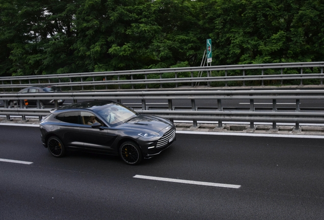 Aston Martin DBX707
