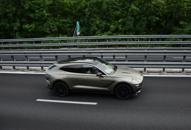 Aston Martin DBX707