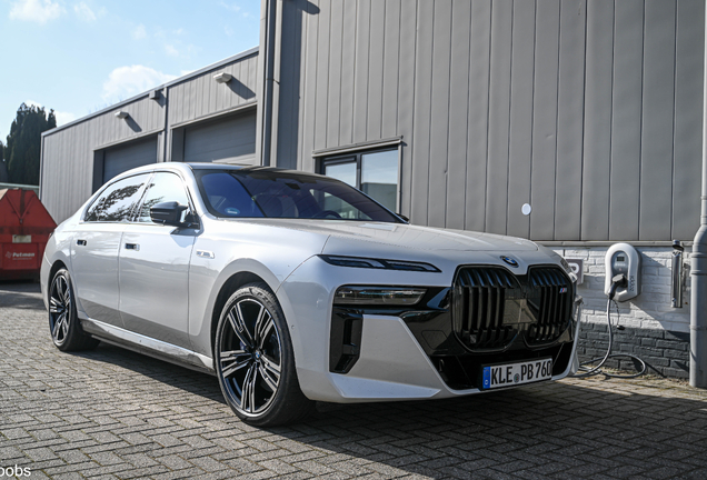 BMW M760e xDrive