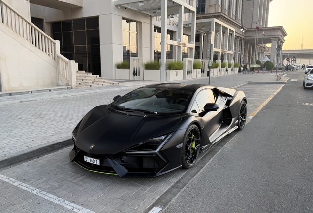Lamborghini Revuelto