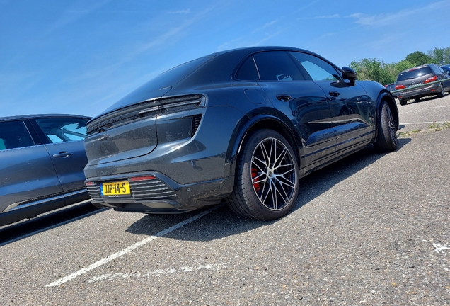 Porsche Macan EV Turbo