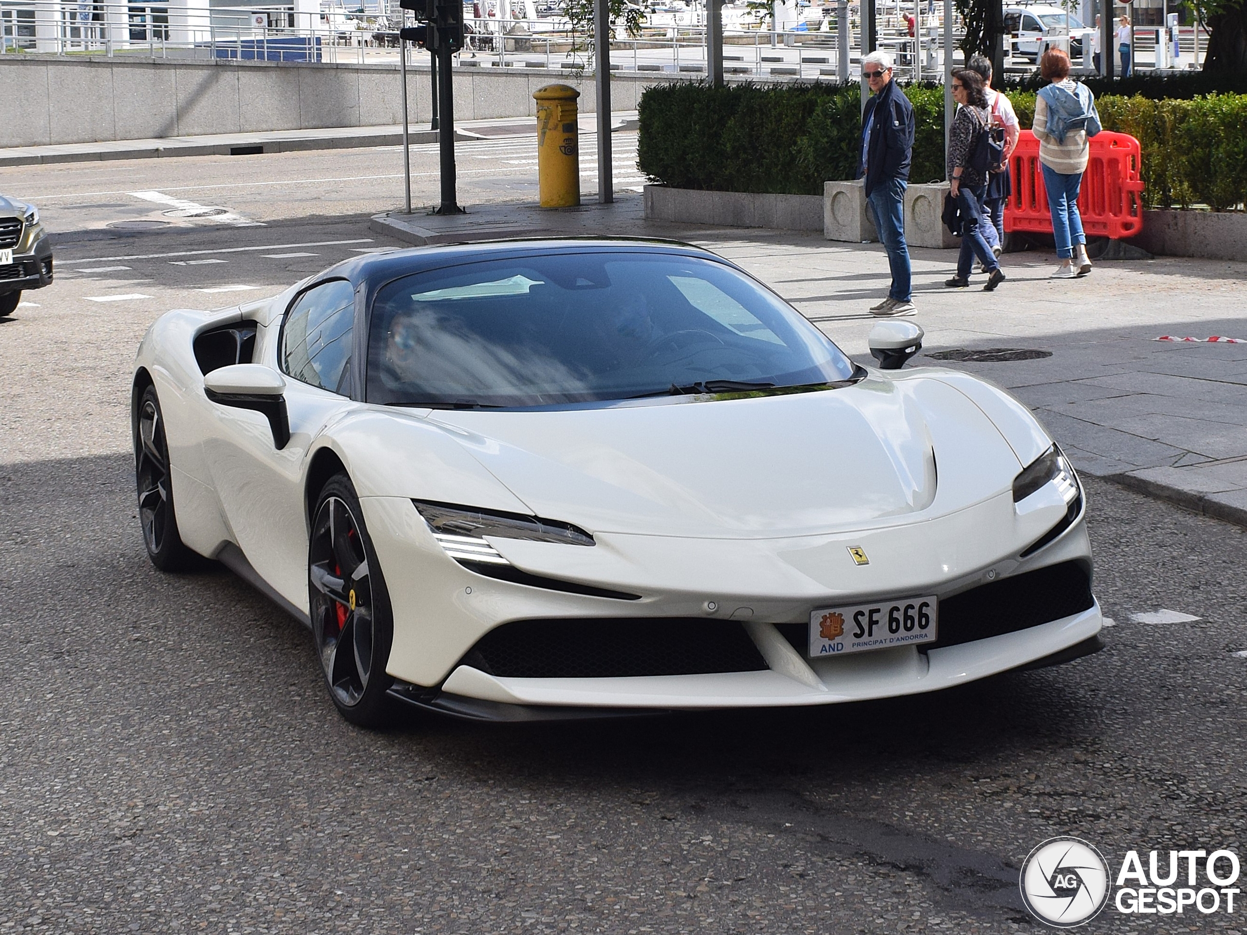 Ferrari SF90 Spider