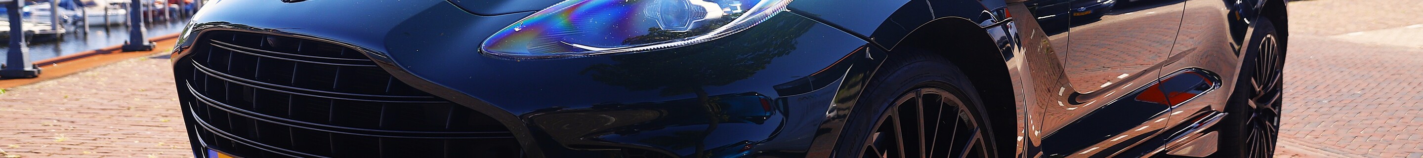 Aston Martin DBX707