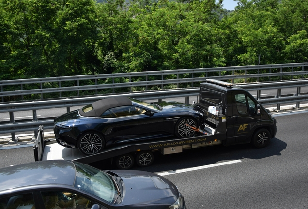 Aston Martin DB12 Volante