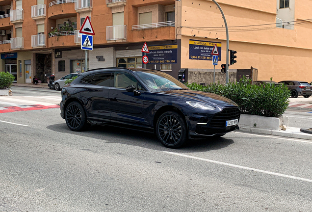 Aston Martin DBX707