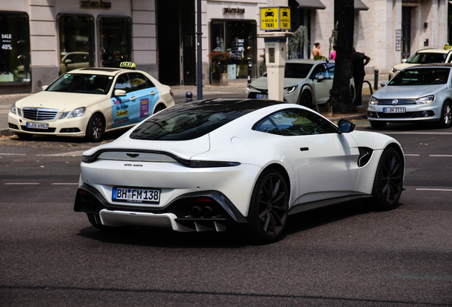 Aston Martin V8 Vantage AMR 2019