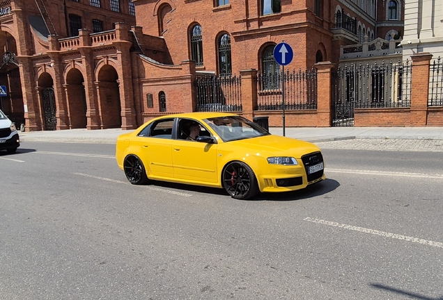 Audi RS4 Sedan