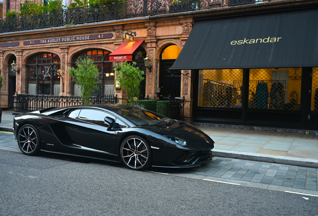 Lamborghini Aventador S LP740-4