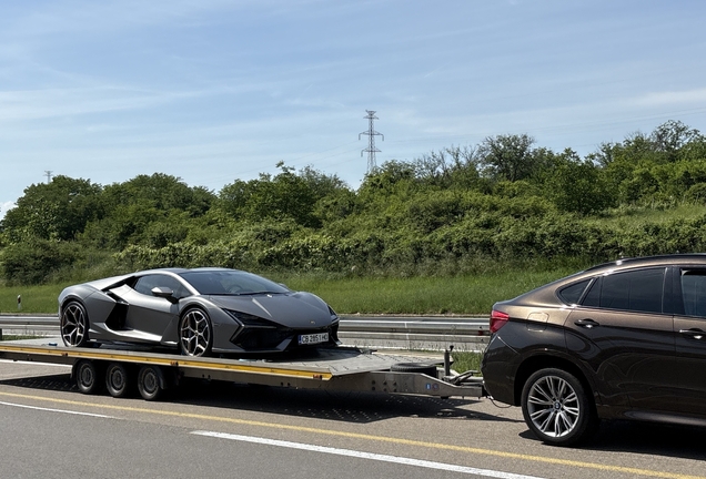 Lamborghini Revuelto
