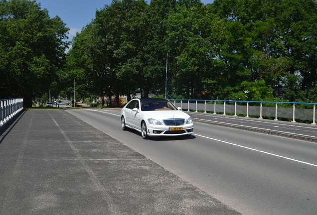 Mercedes-Benz S 65 AMG V221