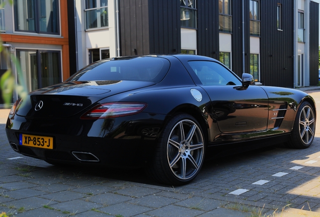 Mercedes-Benz SLS AMG