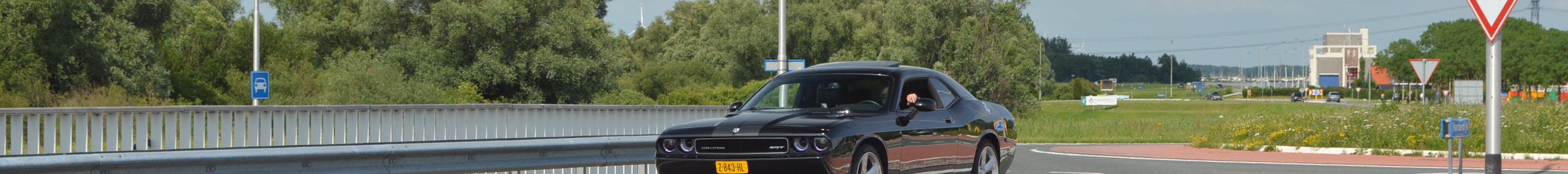Dodge Challenger SRT-8