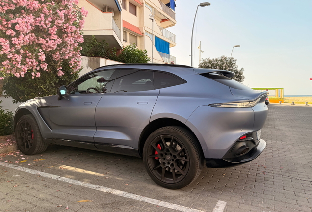 Aston Martin DBX