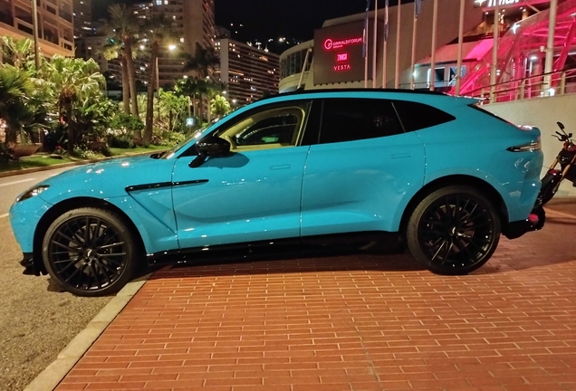 Aston Martin DBX707