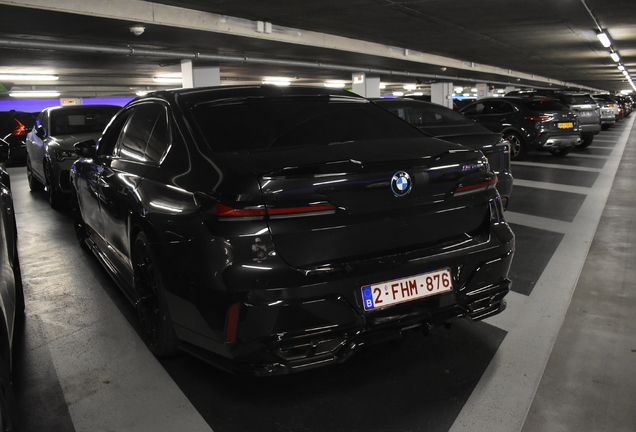 BMW M760e xDrive Larte Design