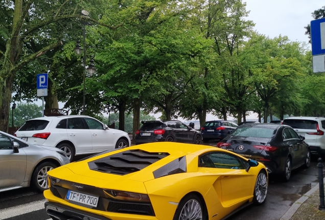 Lamborghini Aventador S LP740-4