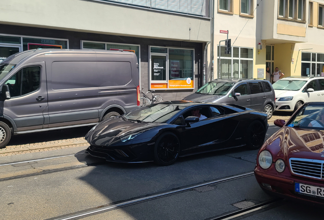 Lamborghini Aventador S LP740-4