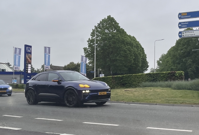 Porsche Macan EV Turbo