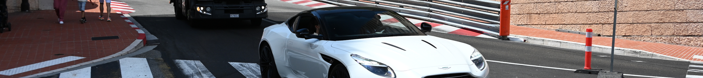 Aston Martin DB12