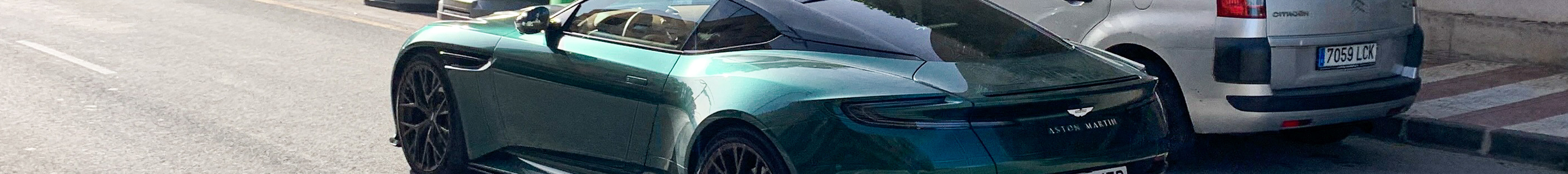 Aston Martin DB12