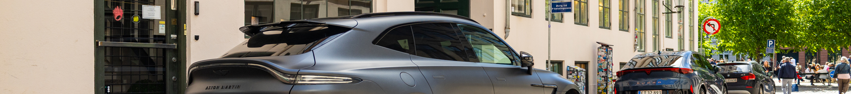 Aston Martin DBX707