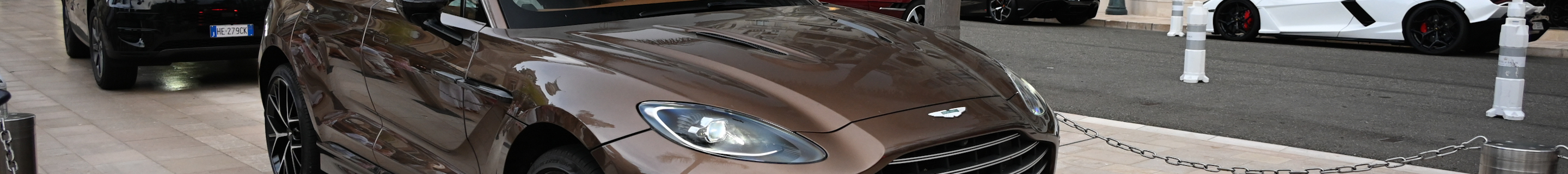 Aston Martin DBX707