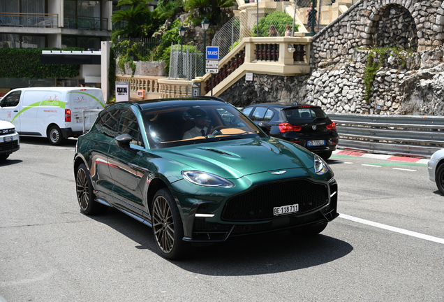 Aston Martin DBX S