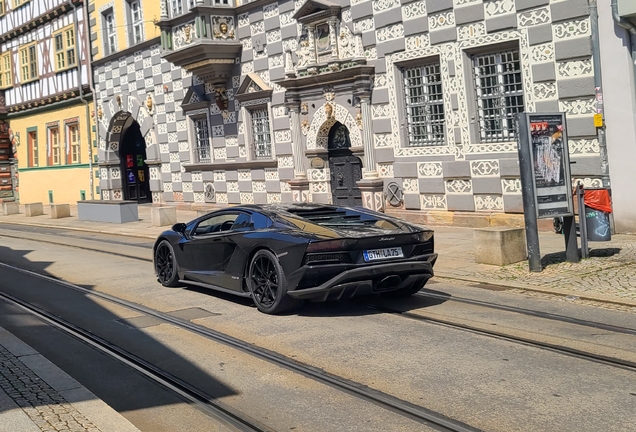 Lamborghini Aventador S LP740-4