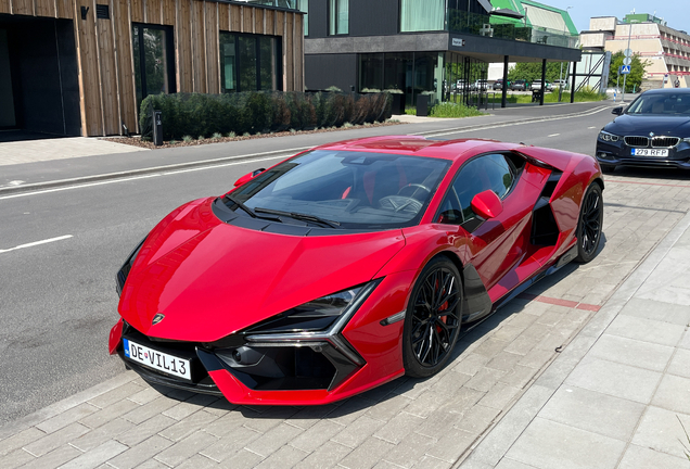 Lamborghini Revuelto