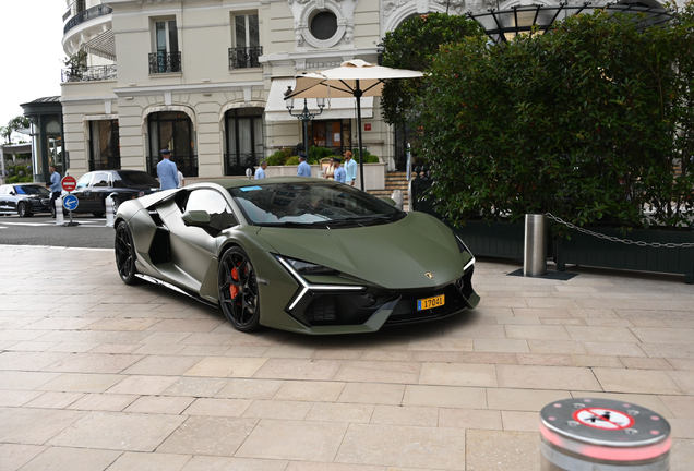 Lamborghini Revuelto