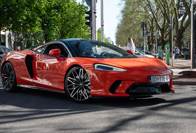 McLaren GT