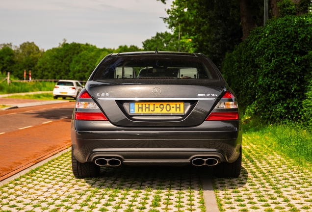 Mercedes-Benz S 65 AMG V221