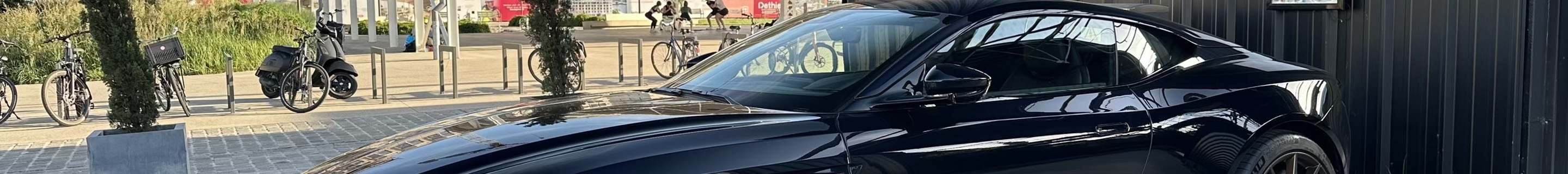 Aston Martin DB11 V8