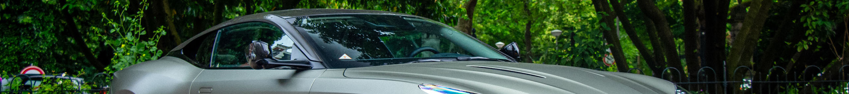 Aston Martin DB12