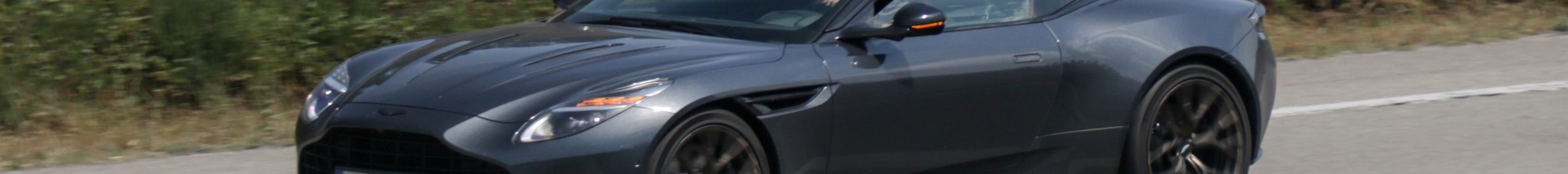 Aston Martin DB12