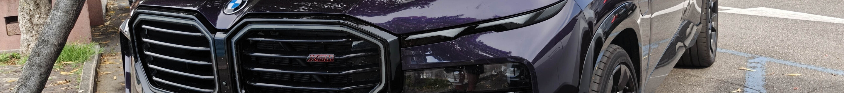 BMW XM G09 Label Red