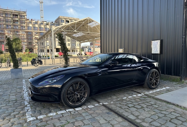 Aston Martin DB11 V8