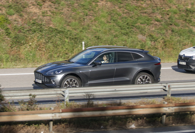 Aston Martin DBX