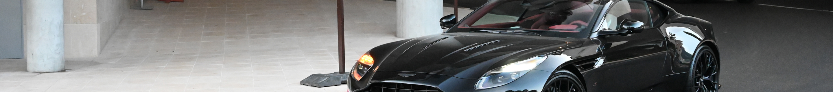 Aston Martin DB12 S