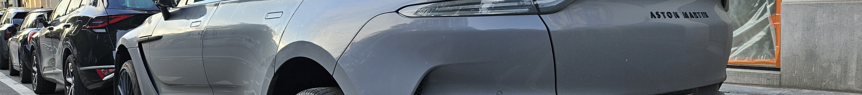Aston Martin DBX707