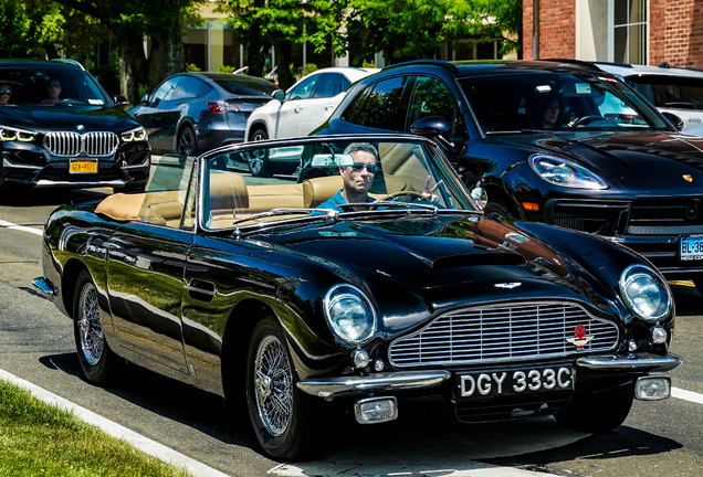Aston Martin DB6 Volante