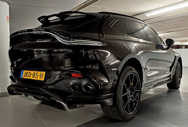 Aston Martin DBX707