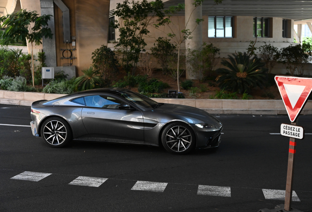 Aston Martin V8 Vantage 2018
