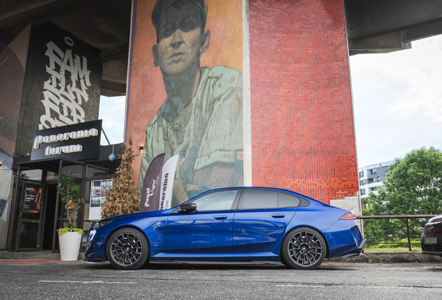 BMW M5 G90