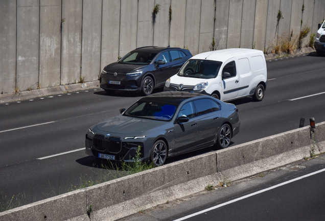 BMW M760e xDrive