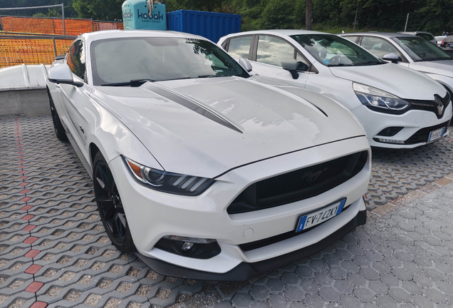 Ford Mustang GT 2015 Black Shadow Edition