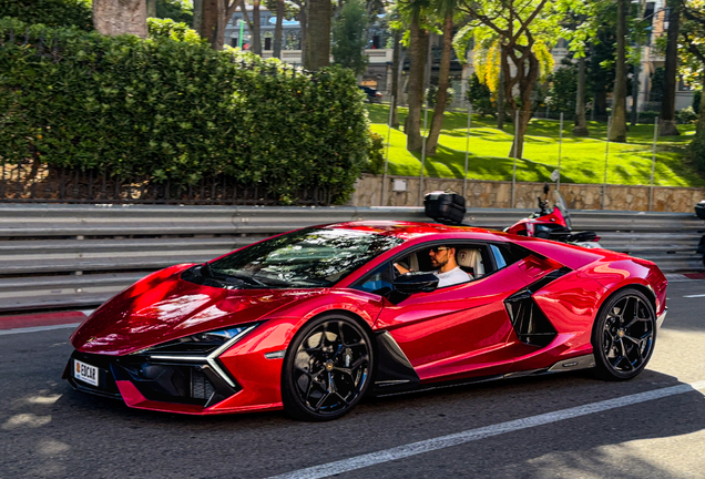 Lamborghini Revuelto